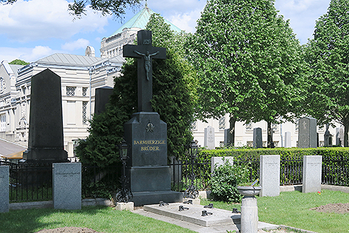 Das Bild zeigt das Grab der Barmherzige Brüder auf dem Wiener Zentralfriedhof.