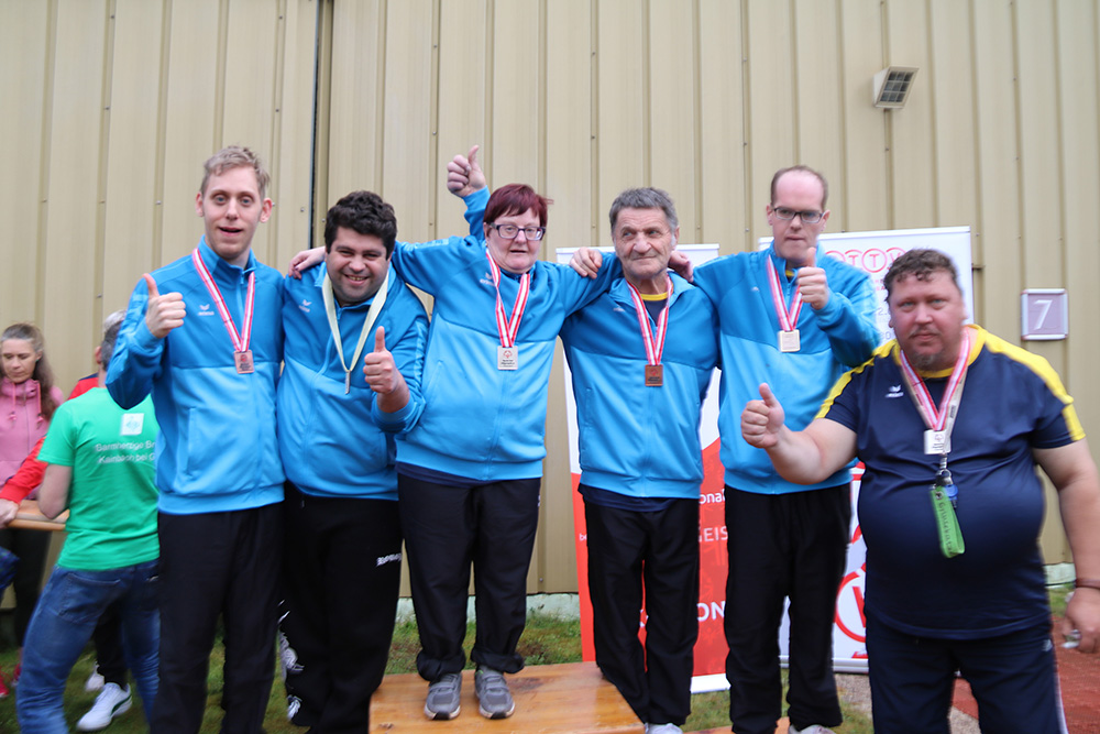 Die Sportler*innen der Lebenswelten Steiermark bei der Siegerehrung / Barmherzige Brüder Das Bild zeigt die Sportler*innen der Lebenswelten Steiermark bei der Siegerehrung