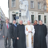 v.l.n.r.: Gesamtleiter Dr. Pichler, Bezirksvorsteher Hora, Frater Paulus, Weihbischof Krätzl, Frater Saji, Frater Ulrich