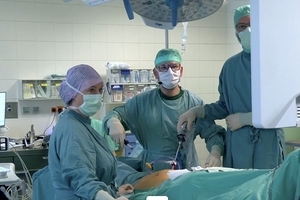 Leistenbruchoperation von Ltd. OA Dr. Andreas Grün und seinem Team in Echtzeit.