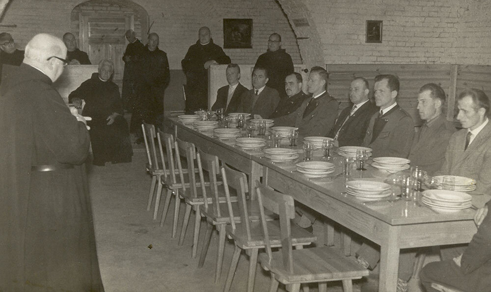 Das Bild zeigt die Feier im Oktober 1962 anlässlich der Renovierung der vorderen Anstaltsfassade mit Provinzial Alfons Fink