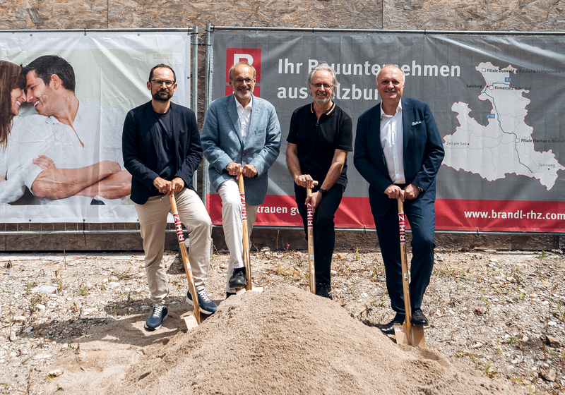 Spatenstich Lebenswelt Straßwalchen / andbetty (v.li nach re) Johannes Hofer, Abteilungsvorstand des Institutes für Sinnes- und Sprachneurologie, Johannes Fellinger, Gründer des Instituts für Sinnes- und Sprachneurologie, Heinz Hierzer, Bereichsleiter Lebenswelt, sowie Hubert Eisl, Gesamtleiter d