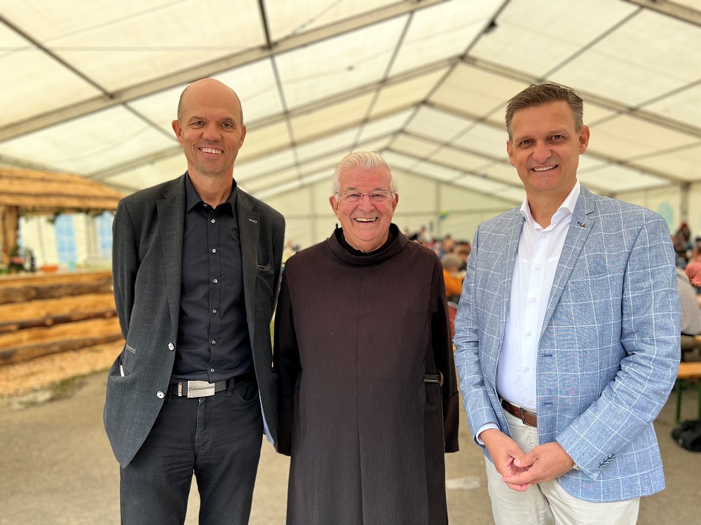 Dr. Christian Lagger, MBA mit Frater Paulus Kohler und Gesamtleiter Mag. Frank Prassl, MBA