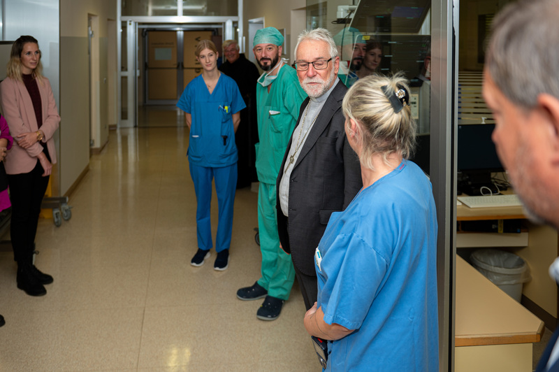 Thomas Hude Langjährige Mitarbeiter Ehrungen, Besuch Bischof Dr. Josef Marketz, Elisabethinen Krankenhaus Klagenfurt