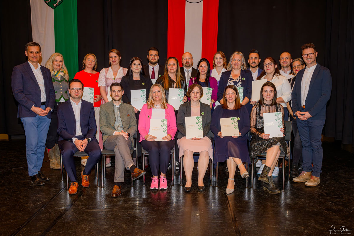 Zeugnisfoto des ersten PFA Lehrganges der Barmherzigen Brüder - Steiermark