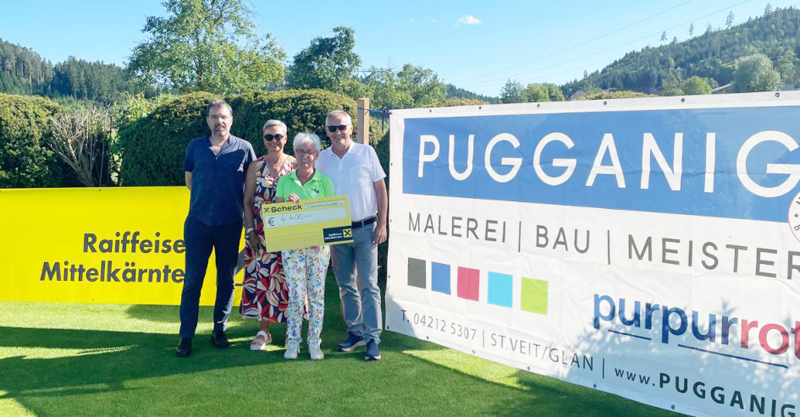 Golfturnier / Privat Onkologe und Erster Oberarzt der Abteilung für Innere Medizin Dr. Harald Weiß, Birgit Janel, Charity-Organisatorin Isolde Pugganig und Förderkreis Mitglied Meinhard Aicher