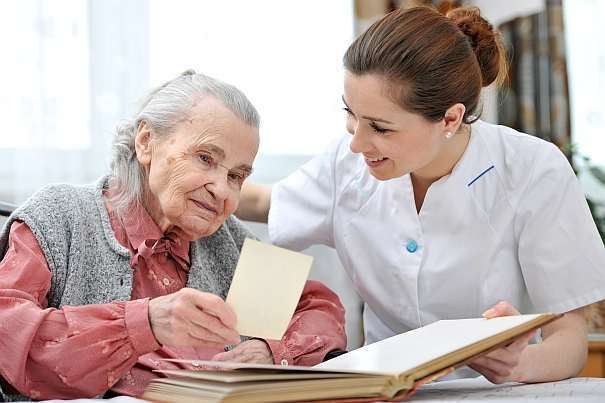 Nursing home / Alexander Raths - Fotolia, Alexander Raths Senior woman and nurse looking together at album with old photographs