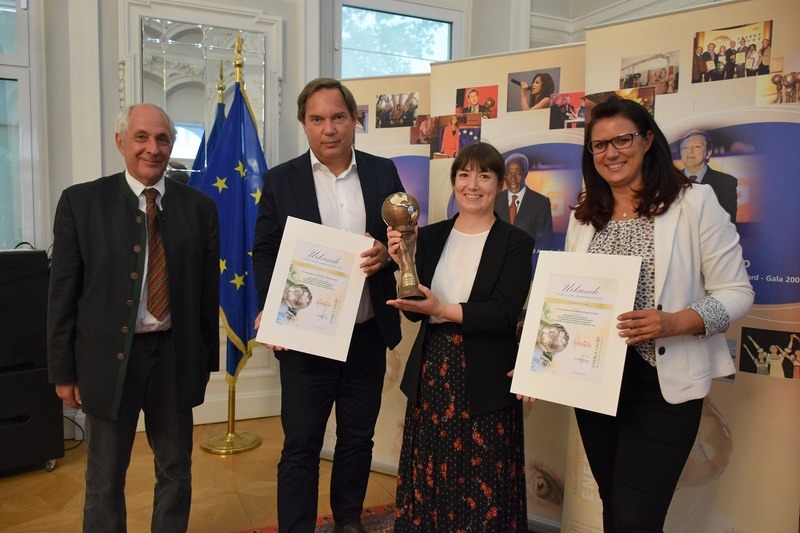 Preisverleihung / EKH Platz 1 für das Krankenhaus der Elisabethinen Klagenfurt: Energy Globe Award-Initiator Wolfgang Neumann, Michael Steiner, Ulrike Sommer und LR Sara Schaar (von links)