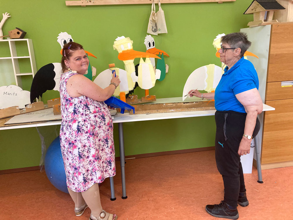 Dank der Vorbereitung der Mitarbeitenden, können die Klient:innen die Arbeitsschritte eigenständig ausführen.