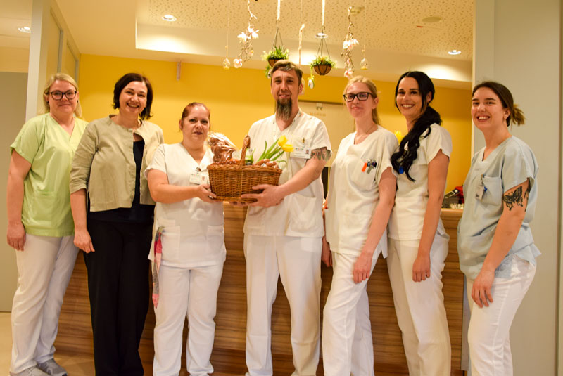 Stationsleiterin beschenkt ihr Team / KH BB Eisenstadt