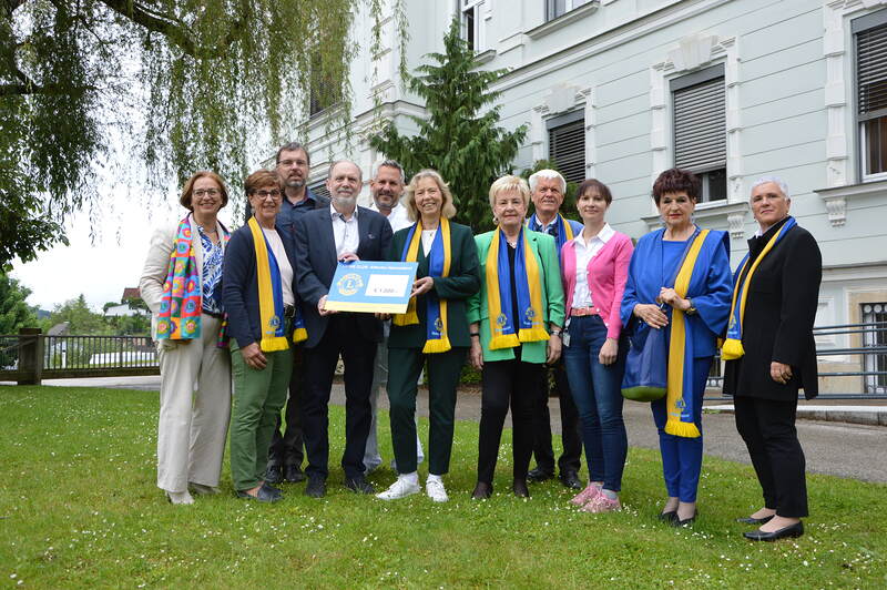 Lions Spendenübergabe an Förderkreis Onkologie