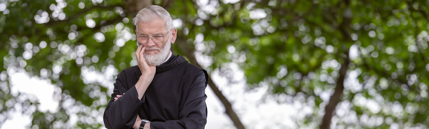 Das Bild zeigt einen Barmherzigen Bruder.