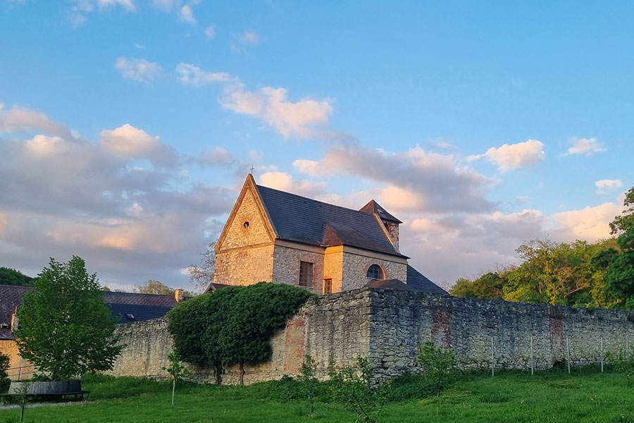 Das Bild zeigt das Kloster St. Anna in der Mannersdorfer Wüste.