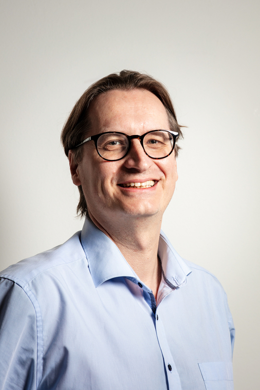 Primar Dr. Peter Reinelt, F.E.B.O. / Zoe Goldstein Leiter der Abteilung für Augenheilkunde am Krankenhaus der Barmherzigen Brüder Linz