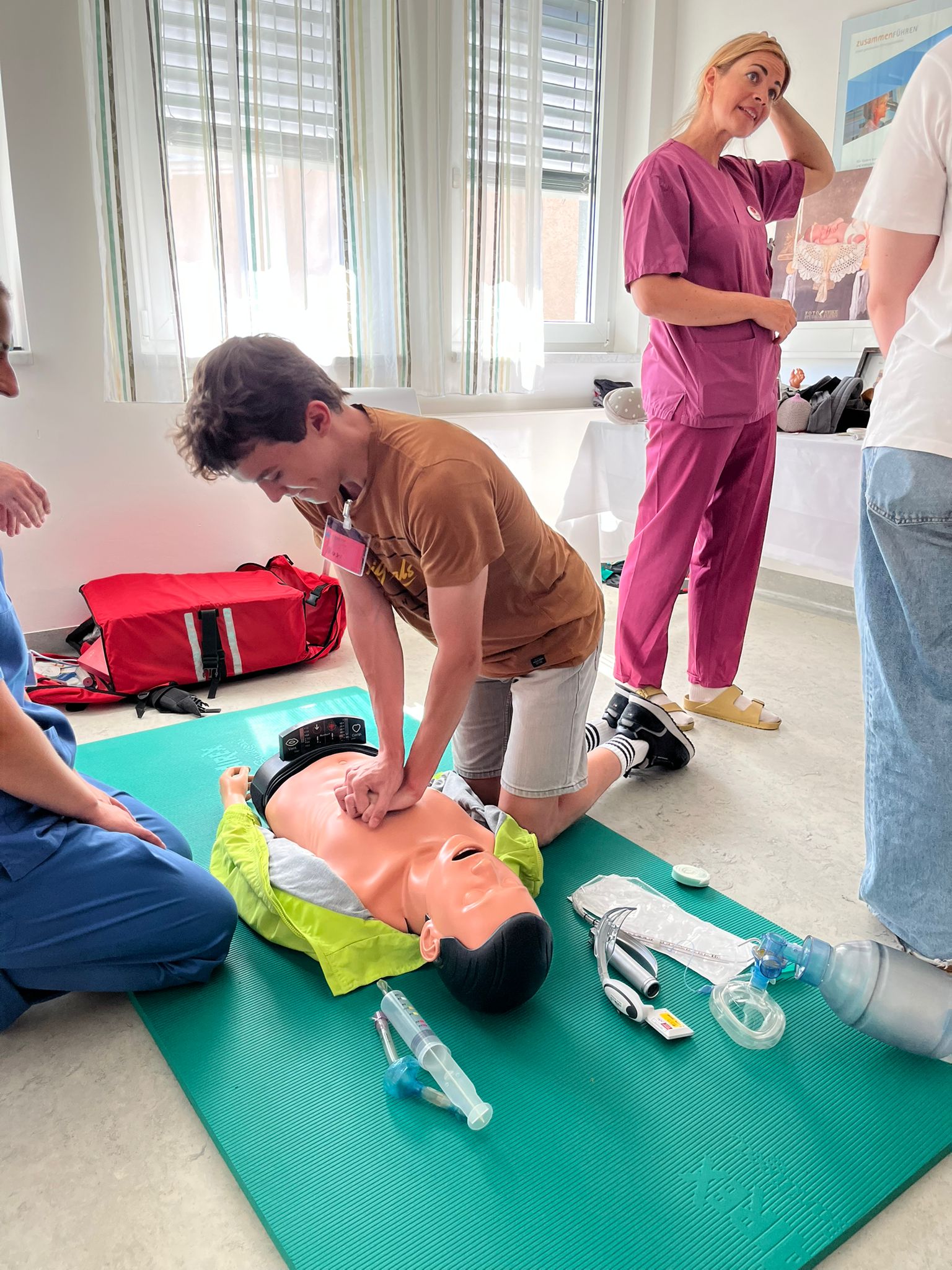 7. Klassen des Gymnasiums St. Veit bei einem besonderen Praxistag im Krankenhaus der Barmherzigen Brüder 