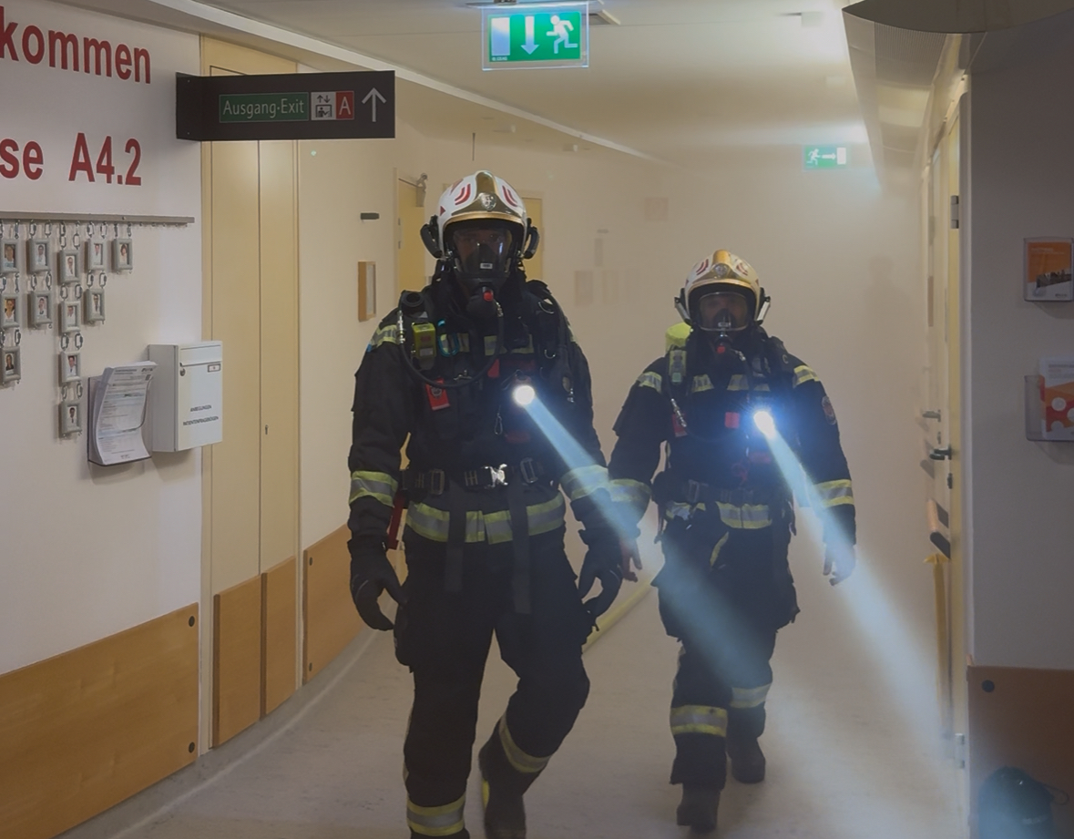 Evakuierungsübung am 8. August 2025 mit der Wiener Berufsfeuerwehr / Krankenhaus der Barmherzigen Brüder Wien Gemeinsam mit der Wiener Berufsfeuerwehr wurde am 8. August eine Evakuierungsübung durchgeführt.