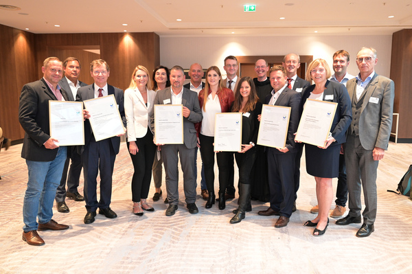 Sieben Einrichtungen der Barmherzigen Brüder nahmen im Rahmen der Umweltmanagementkonferenz 2021 in Wien ihre EMAS-Zertifikate entgegen. 