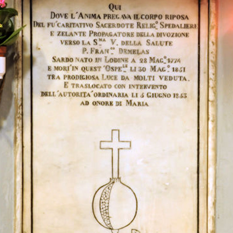 Das Bild zeigt den Grabstein von Frater Francesco De­me­las.