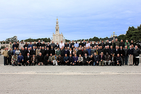 Das Bild zeigt die Teilnehmer des Am Weg zum 68. Generalkapitels Im Jahr 2012 in Fatima.