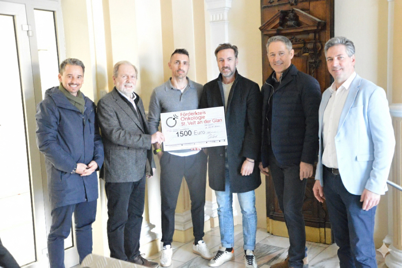 Bild © Förderkreis Onkologie Ein starkes Zeichen regionaler Solidarität: Aromea Airdesign unterstützt den Förderkreis Onkologie St. Veit/Glan mit einer Spende. v. l. n. r. Förderkreis-Kassier Dr. Daniel Gradenegger, Obmann  Dr. Franz Siebert, die Aro