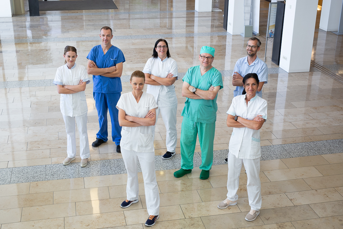 Informationen über die Barmherzigen Brüder / Barmherzige Brüder / Wolfstudios Das Bild zeigt Mitarbeitender der Barmherzigen Brüder.