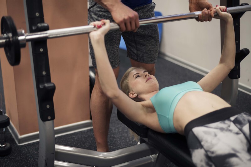  Zu hohe Gewichte, zu viele Wiederholungen und eine unsaubere Technik gehören zu den häufigsten Ursachen für Schulterbeschwerden im Training. Wer Schmerzen ignoriert, riskiert langfristige strukturelle Schäden – trainiere bewusst und höre auf deinen 