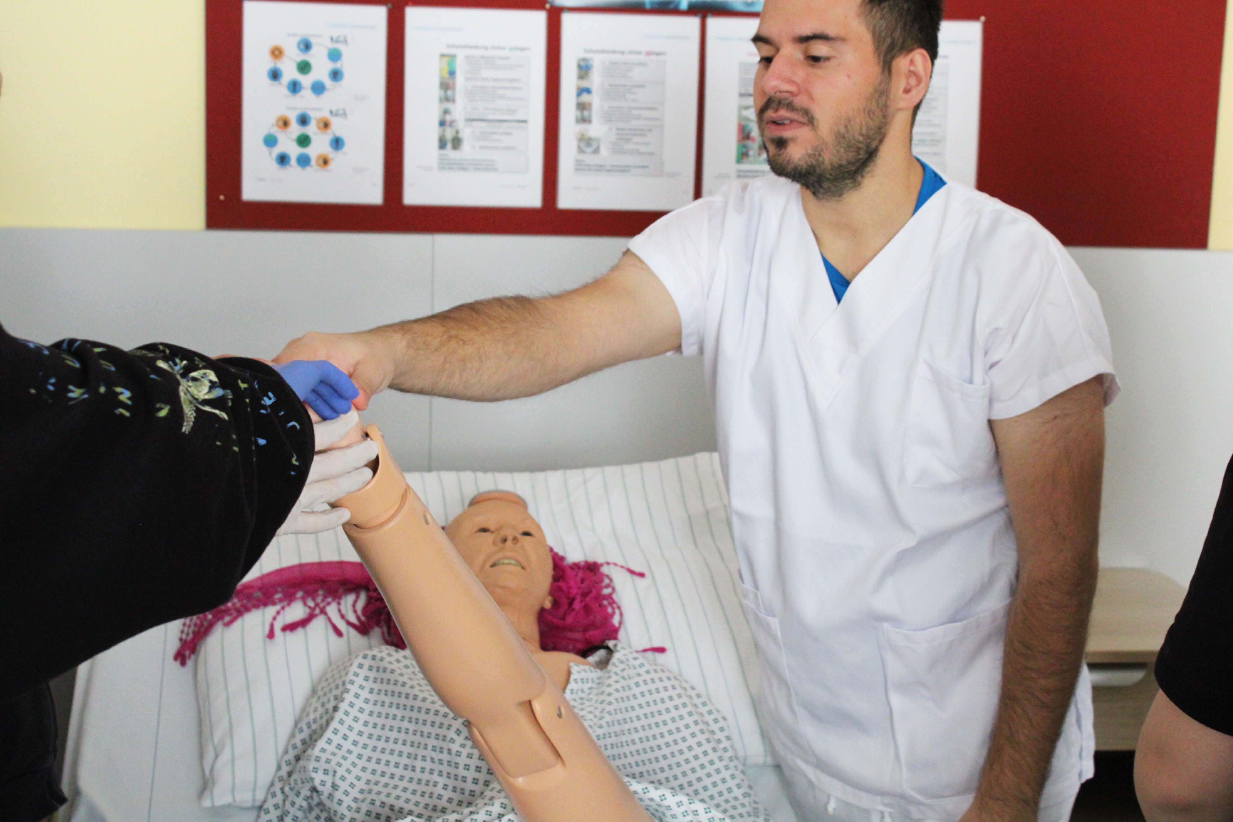 Erklärung der Pflegepuppen / Krankenhaus der Barmherzigen Brüder Wien Erklärung der Pflegepuppen