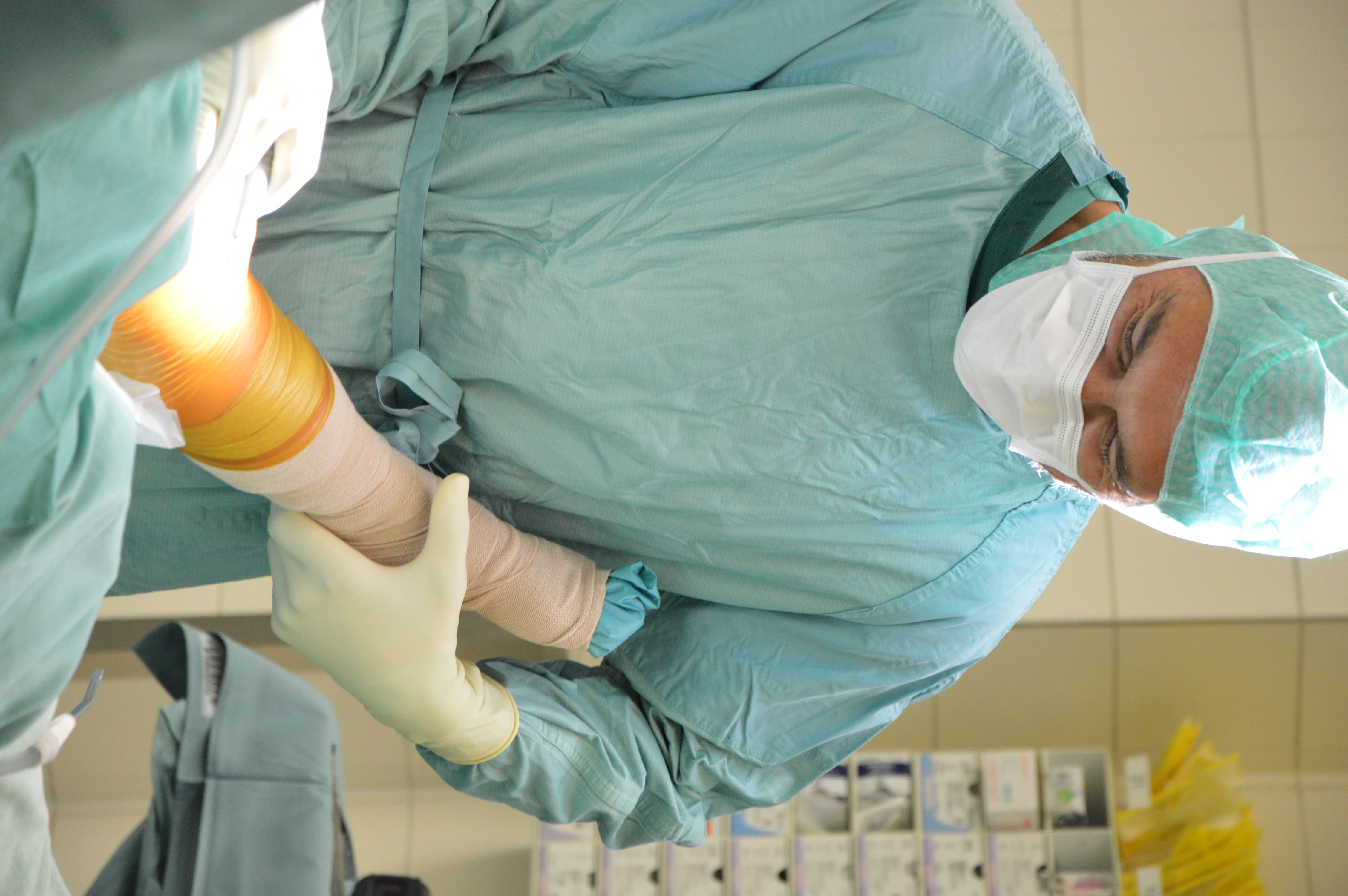 Prim. Dr. Oliver Djahani Knie-OP