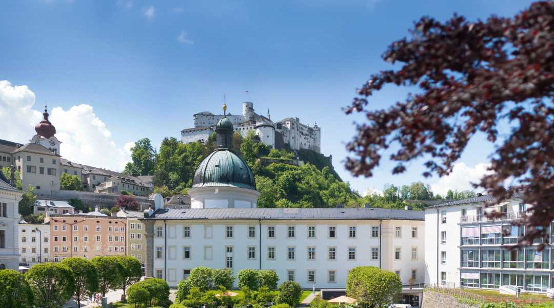 Hausansicht mit Festungsblick