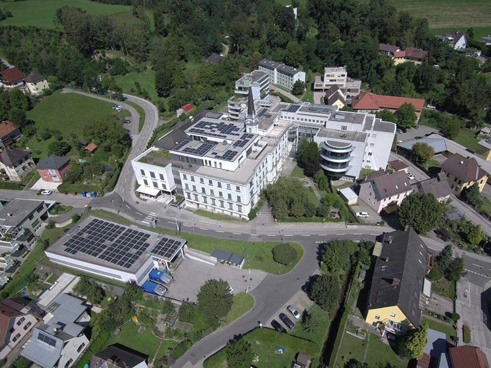 Photovoltaikanlagen auf dem Krankenhaus der Barmherzigen Brüder in St. Veit/Glan / Barmherzige Brüder – frei für redaktionelle Verwendung Das Bild zeigt die Photovoltaikanlagen auf dem Krankenhaus der Barmherzigen Brüder in St. Veit/Glan.