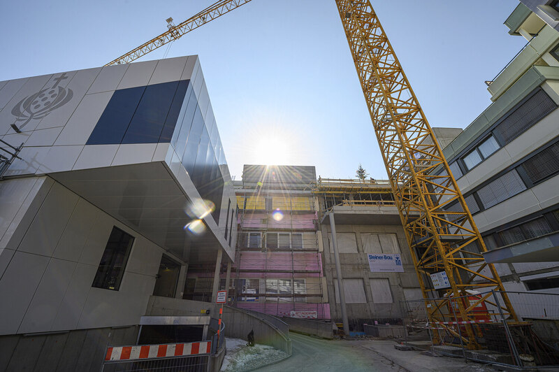 (C) Thomas Hude, Thomas Hude Fotograf Thomas Hude, Krankenhaus der Barmherzigen Brüder St. Veit/Glan, 7.3.2022, Gleichenfeier, Zubau