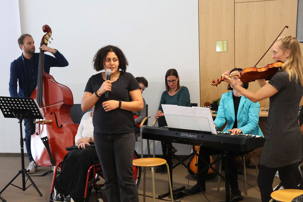 Die Band besteht aus Mitarbeiter*innen und Bewohner*innen der Lebenswelten Steiermark