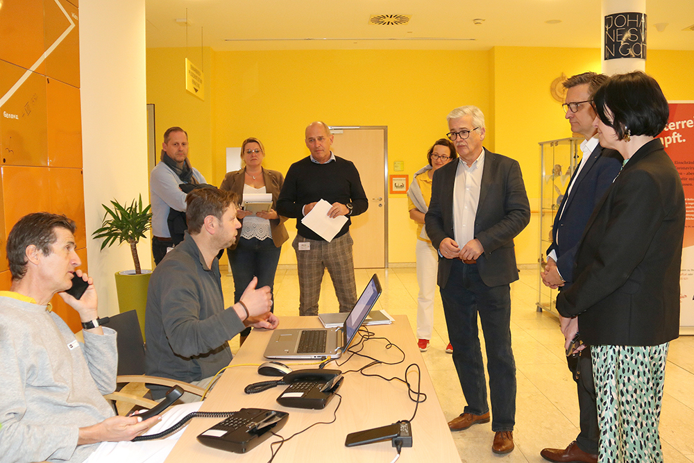 v.l.n.r.: Dr. Martin Cappy, Wolfgang Dietrich und Albin Knauder, MSc / Barmherzige Brüder Das Bild zeigt v.l.n.r.: Dr. Martin Cappy, Wolfgang Dietrich und Albin Knauder, MSc