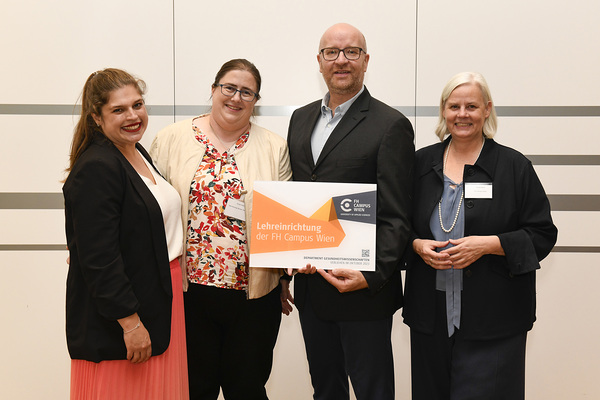 Plakettenverleihung / PIA ODORIZZI