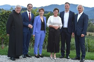 Kollegiale Führung und P. Paulus mit Dr. Prettner