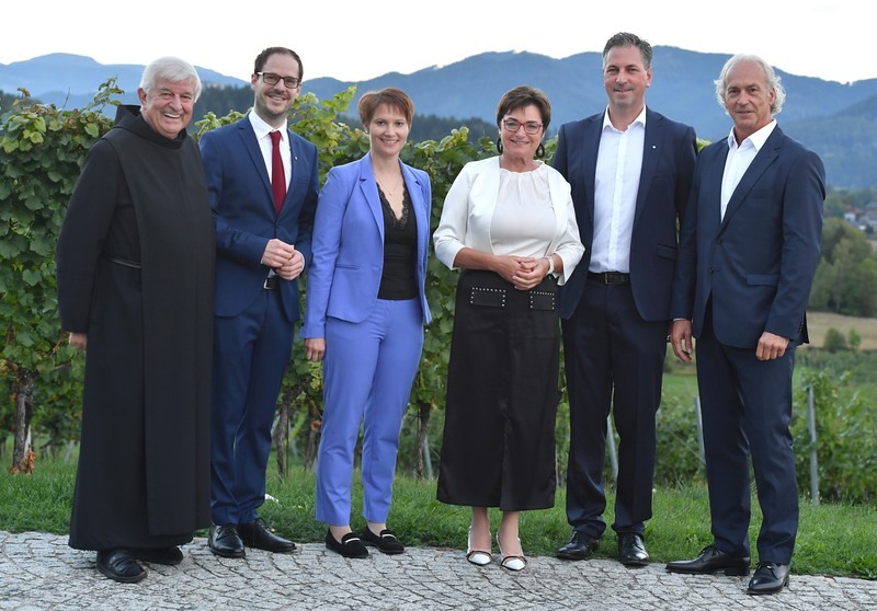 Kollegiale Führung und P. Paulus mit Dr. Prettner