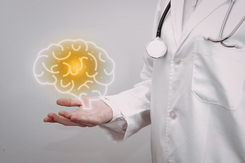 Ärztin/Arzt, Zeichnung eines Gehirns schwebend über der Hand