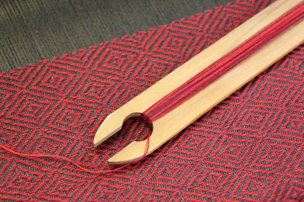 handgemachtes Webmuster in Rot