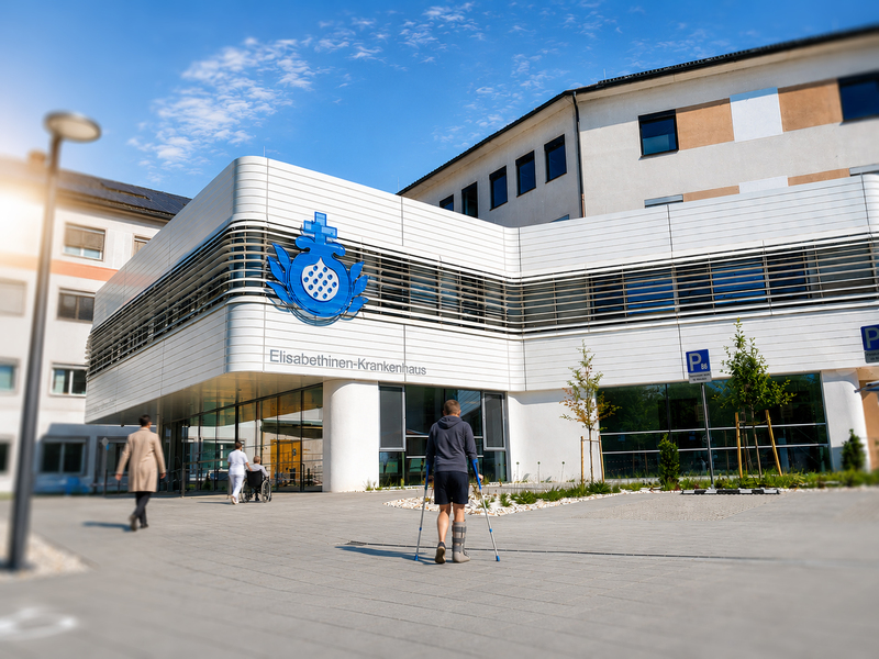 Neubau Haupteingang / EKH Außenaufnahme Elisabethinen-Krankenhaus Klagenfurt