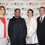 Pater Prior Saji Mullankuzhy (2.v.l.) mit Pflegedirektorin Therese Lutnik, Ärztlicher Direktorin Katharina Reich und dem Kaufmännischen Direktor Günter Pacher.