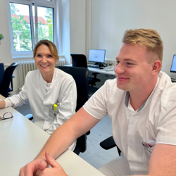 Mitarbeiter in einem Gespräch. 