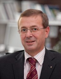 Dir. Günter Pacher, Kaufmännischer Direktor; C: Krankenhaus der Barmherzigen Brüder Wien