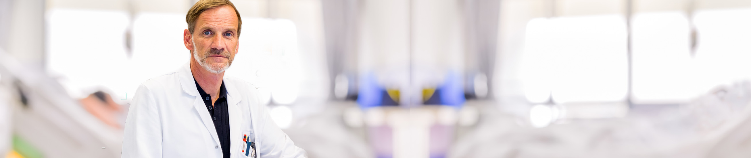 Das Bild zeigt einen Facharzt der Inneren Medizin.