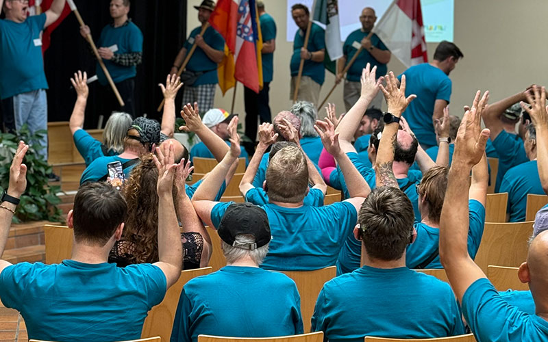 Publikum beim Internationalen Treffen für Menschen mit Gehörlosigkeit und zusätzlichen Bedarfen Bad Ischl 2024