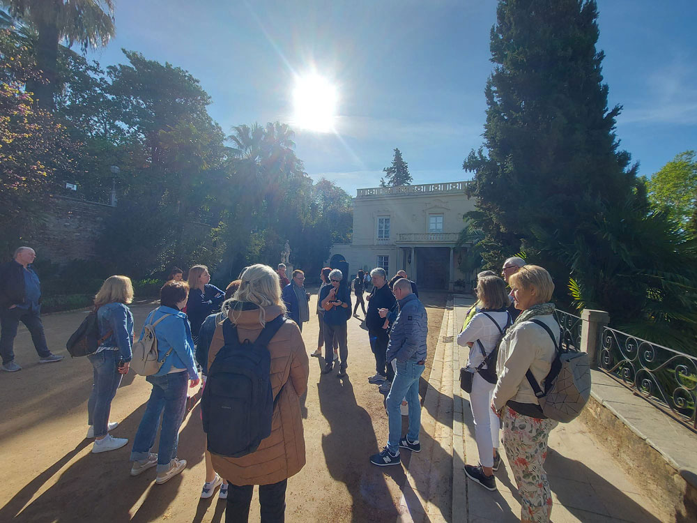 Die Reisegruppe während der Besichtigung der Alhambra in Granada.