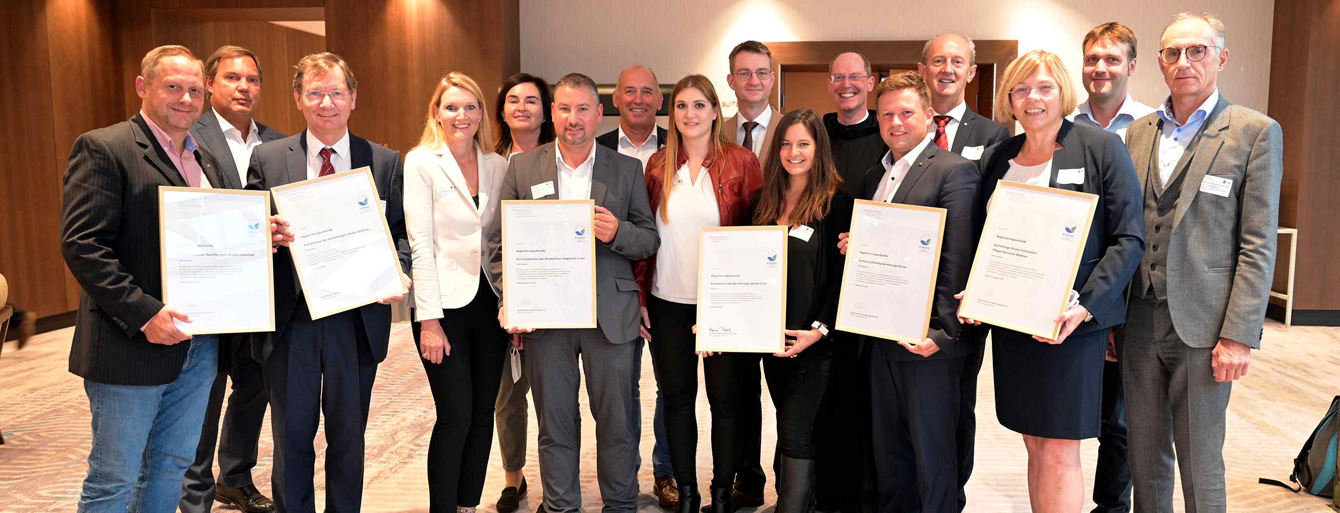 Sieben Einrichtungen der Barmherzigen Brüder nahmen im Rahmen der Umweltmanagementkonferenz 2021 in Wien ihre EMAS-Zertifikate entgegen.