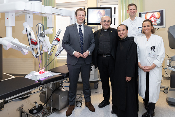 Landesrat Kornhäusl, Bischof Krautwaschl, Prior Nguyen, Prof. Aigner, OÄ Dr. Sevelda