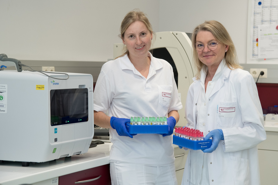 Labor-Team Elisabethinen-Krankenhaus Klagenfurt: Laborleitung Isabella Pinter, BMA (rechts) und Stv. Adelheid Grilz 
