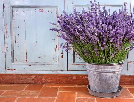 Bouquet of lavender in a rustic decorative setting
