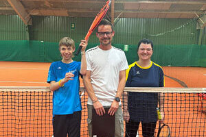 Nach dem Tennismatch gemeinsam mit dem Schiedsrichter